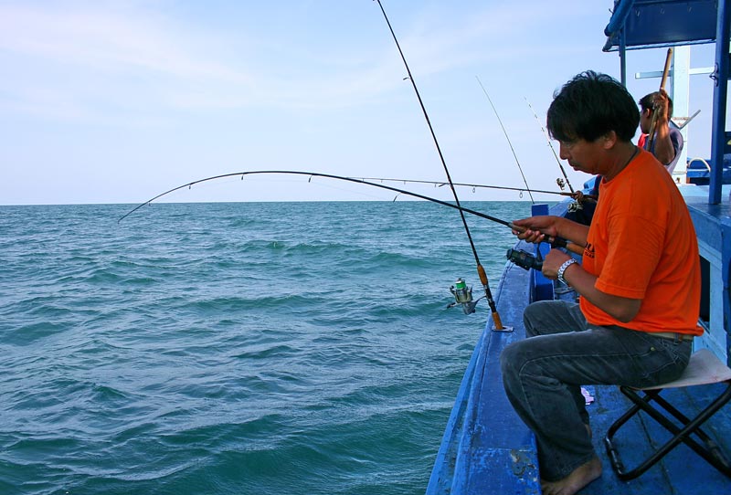 หวัดดีปีใหม่ครับ...น้าลวด...
 :love: :love:

แดดร้อนๆแบบนี้............หลบแดดตกปลาเล็กดีกว่า...