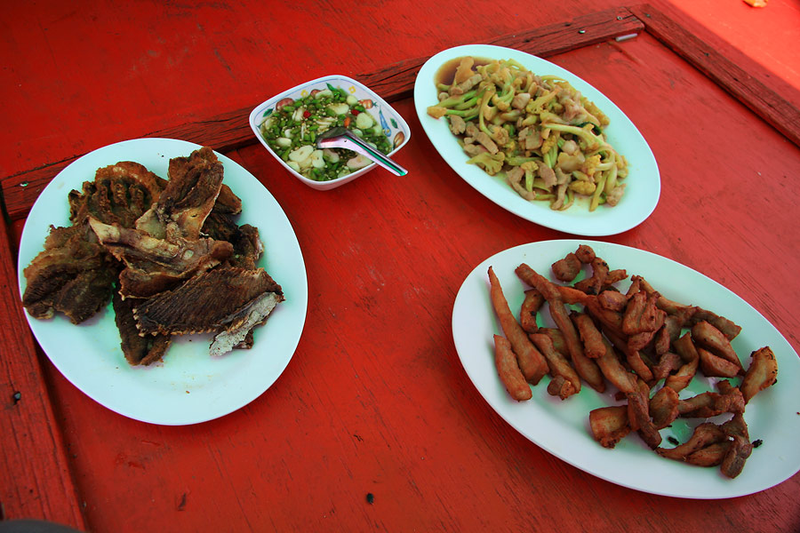 มื้อเที่ยงของพวกเรา ก่อนกลับกันค่ะ  :grin: :umh: