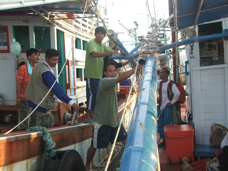 ลงเรือปรมาณ 6โมงกว่า ..เพราะไต๋หนึ่งออกไปรากแพแล้วใบจักฟันหิน เล่นซะเรือสะดุดเลย วิ่งเข้าท่าพวงมาลัย