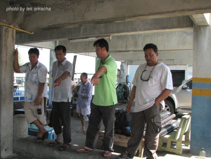 ..ช่วยๆกันดู..ให้เท่าๆกัน..บรรยากาศยั