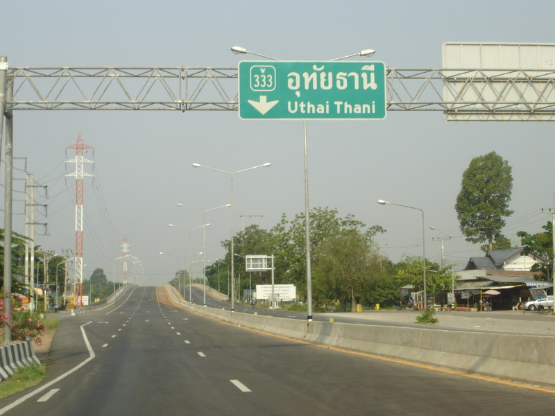 แยกท่าน้ำอ้อย สะพานข้ามแม่น้ำเจ้าพระยาครับ ไม่รู้เรียกถูกหรือเปล่าครับ :smile: :smile: