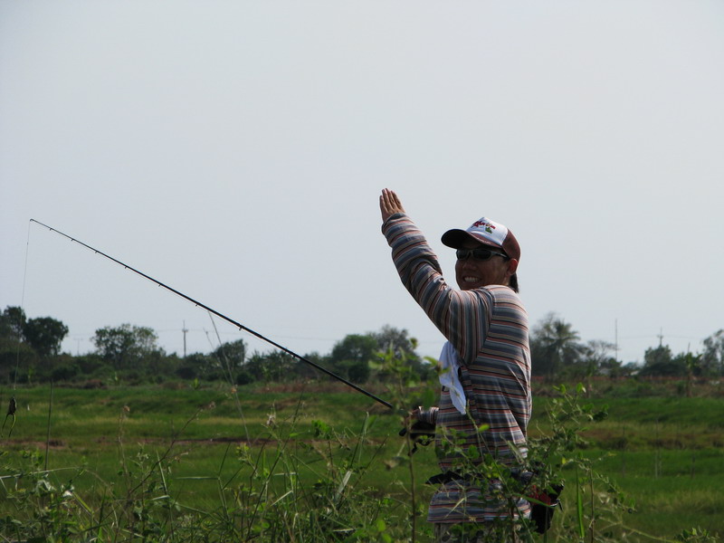โน๊ตเห็นแบบนั้นแร้ว......เอิ้วววว.....ตรูไปแร้วว้อยยย มีคนได้
ปลาแร้วตัวใครตัวมันแร้วกันบุ๊ง...  :t