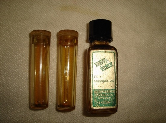 Oil vial & oil bottle for Record.