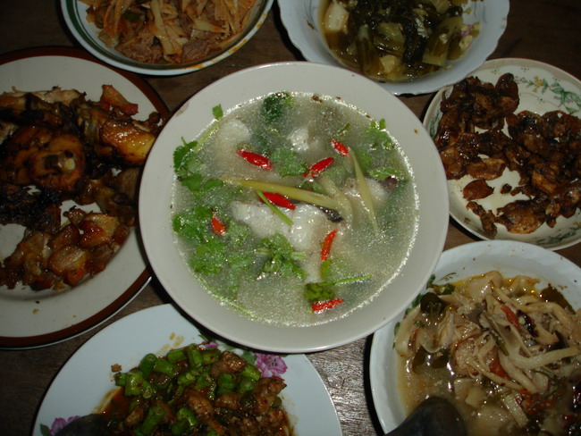 พอกินข้าวอิ่มแล้วว่าจะทำงานต่อ ไม่ไหวแล้วครับหมดแรง เลยอาบน้ำนอนดี เช้าเดี๋ยวมาทำงานต่อดีกว่าครับ :g