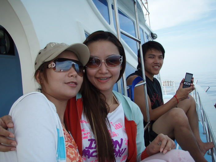 อีกรูปกะสาวๆและชายหนุ่มรูปงาม น้องเปา