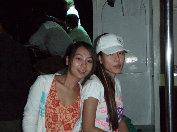 หันกลับมาเก็บภาพสาวๆ 

พอจะเห็นเหง