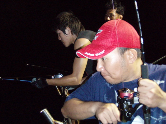 หันกลับมาท้ายเรือ ยังพอมีพวกบ้าพลั