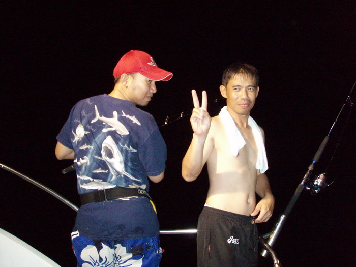 หันไปมองทางหัวเรือทั้งกราบซ้ายและ
