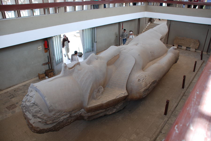  [center]            เมืองเมมฟิส เป็นเมืองหลวงเก่าแก่แห่งแรกในยุคอียิปต์โบราณนะครับ มีอายุมากว่า 5,0