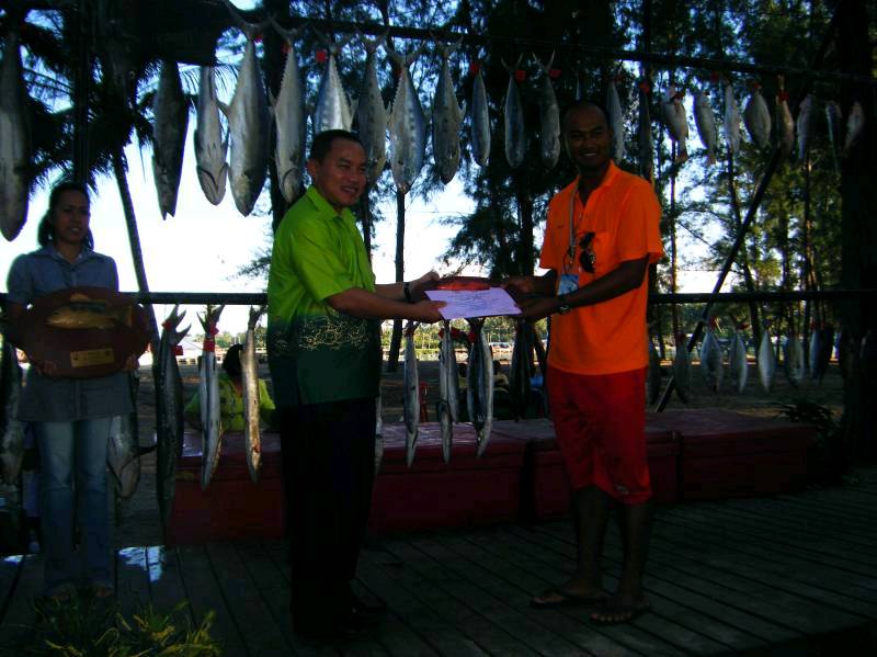   รางวัลปลาเกมส์พิเศษประเภทปลาเก๋ารองชนะเลิศ โดย ดุ่ยนศ.ป.โท จากมอ.ปัตตานี คณะวิทยาศาสตร์ นักกีฬาตกป
