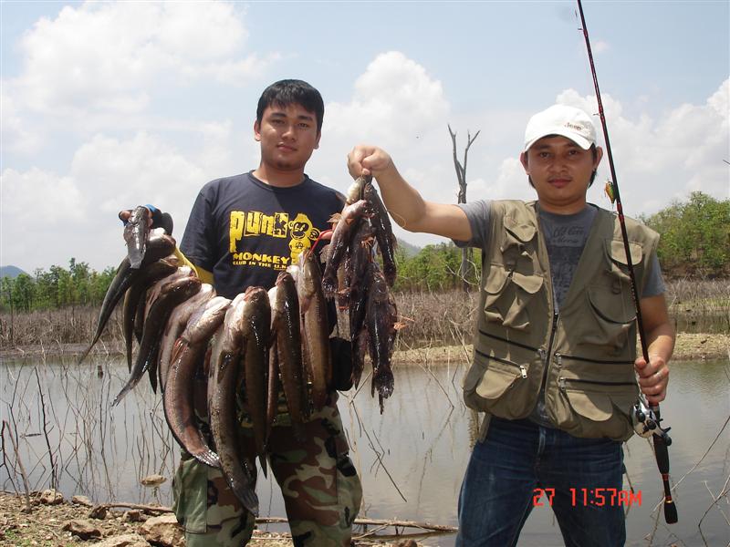ขอถ่ายรูปคู่... :cool: :laughing: :grin: :cool: