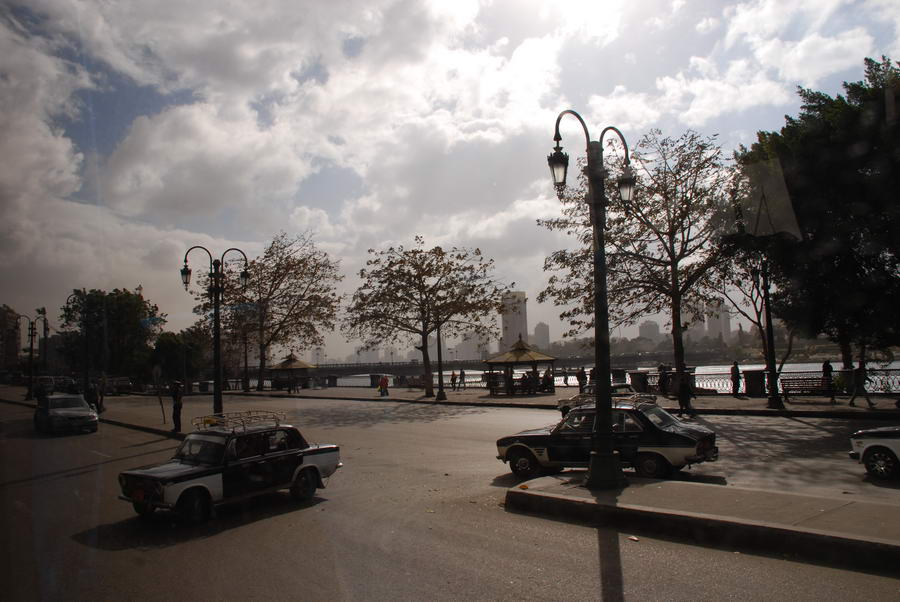เดี่ยวเราจะไปย่านช้อปปิ้งกันนะครับลองดูซิว่าตลาดในเมืองCairoบรรยากาศจะเป็นอย่างไร :smile: :smile: :s