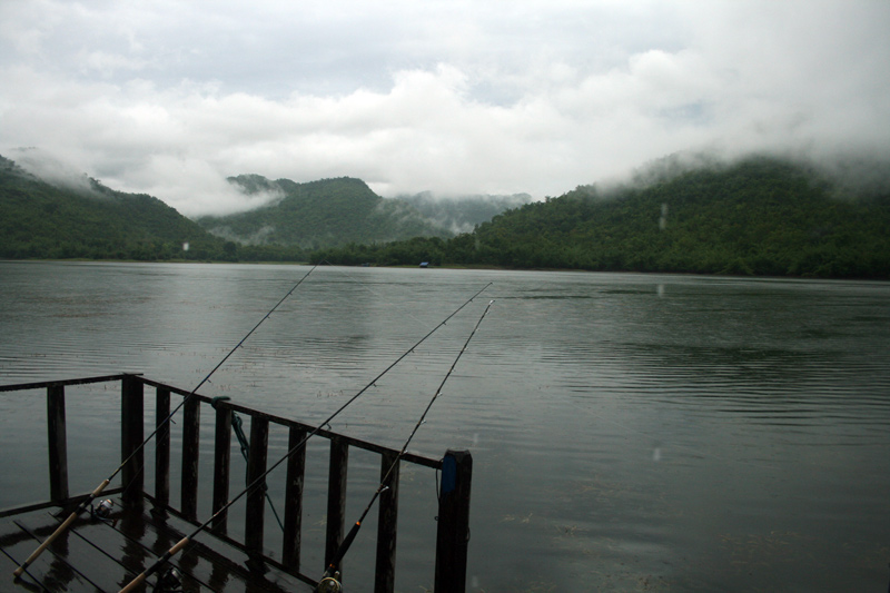 บรรยากาศแพน้าหมึกมีฝนตกตลอดแรงมากไม่ค่อยได้ตกปลาเท่าไหร่
 :grin: