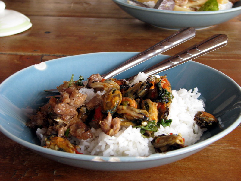 ออกไปหาอะไรใส่ท้องกัน ร้านก๋วยเตี๋ยวต้มยำเจ้าประจำ ค้าขายร่ำรวย
เงินเหลือ ทำร้านใหม่ แร้วต้องแก่ว เ