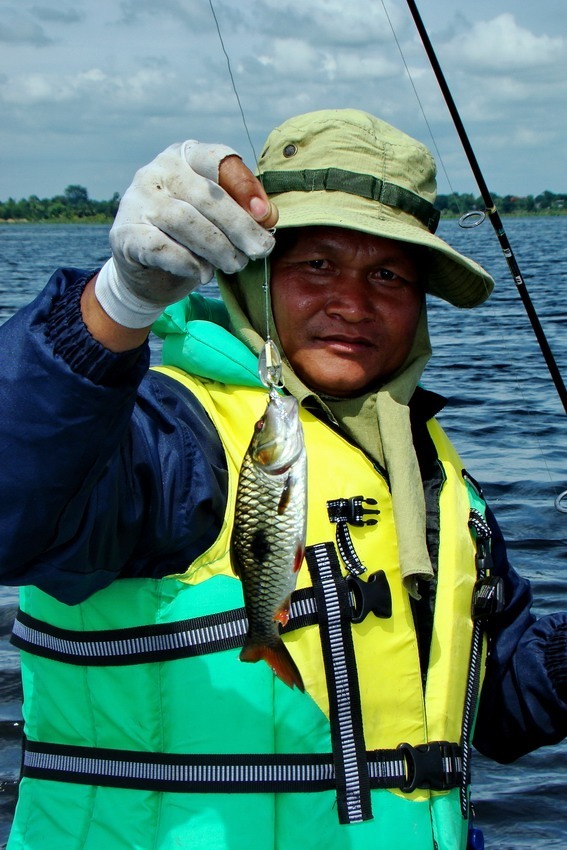 
 พอกินมาม่าเสร็จพี่หม่ำก็ดึงขึ้นเรืออีก
  :love: