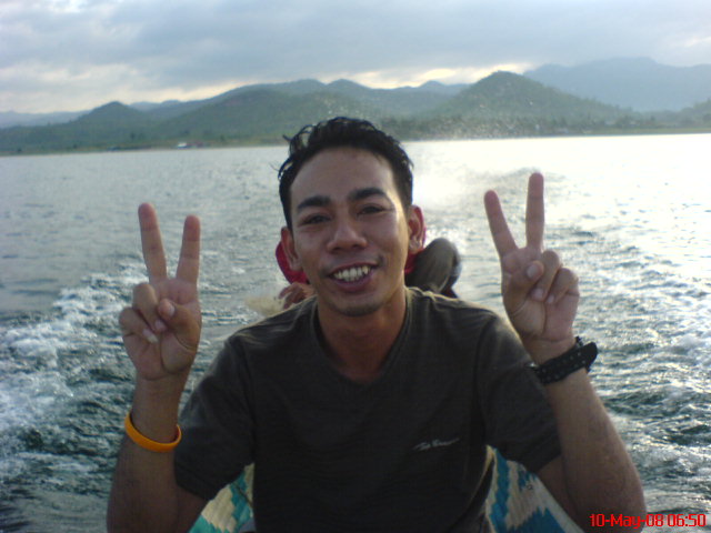 ภาพที่ 2...:smile:

หวัดดีครับน้าblackghost  :smile: พี่แดงแกมาจุดนัดช้า แถมโทรบอกว่าต้องรอนะ อย่า