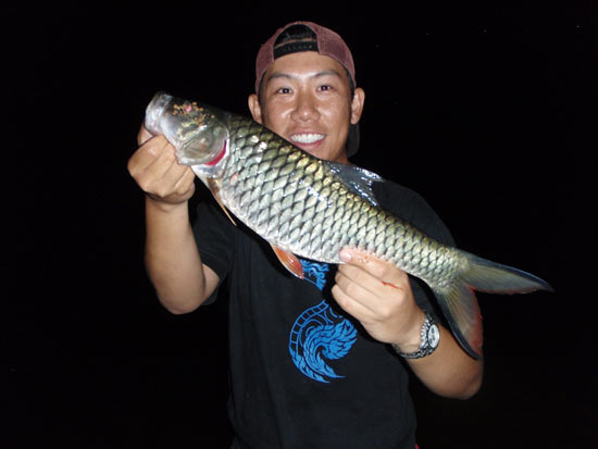 เวลาสวั้นแห่งความมันส์ จบลงพร้อมแสงลับลาหายไปจากขอบฟ้า...
มาถึงที่ฝั่งน้าโน๊ต ขออีกซักท่า กับ กระสู