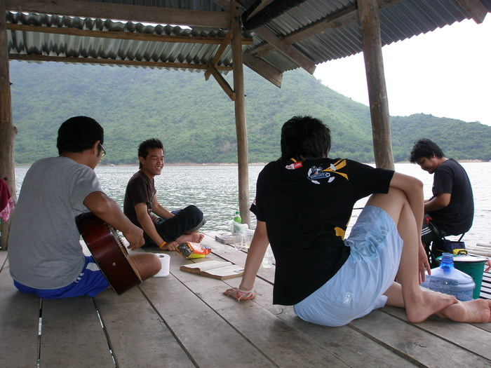 อ่าวตั้งวงกันแล้ว :umh: :umh: