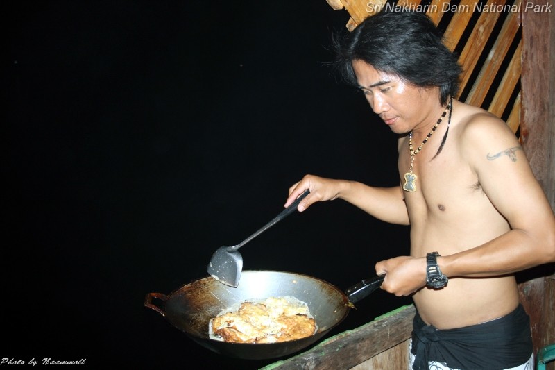 อะนี่พี่ชายไม่ต้องหนีเลยไข่เจียวทำไมมันดั้มดำ..เห็นนะตัวเองเดี๋ยวเถอะ
 :laughing: :laughing: :laugh