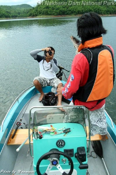 แอ๊คชั่นสวยๆ...เอารูปไปฝากคนทางบ้าน 
คราวนี้มาตกปลาจริงๆนะ ไม่ได้โกหก :laughing: :laughing: