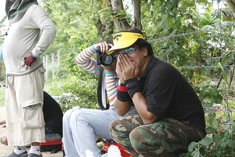 ผมไม่รู้ว่าน้ากูลกำลังนินทาอะไรทีมสิงห์บุรีอยู่อ่ะป่าวครับ

 :laughing: :laughing: :laughing: :lau