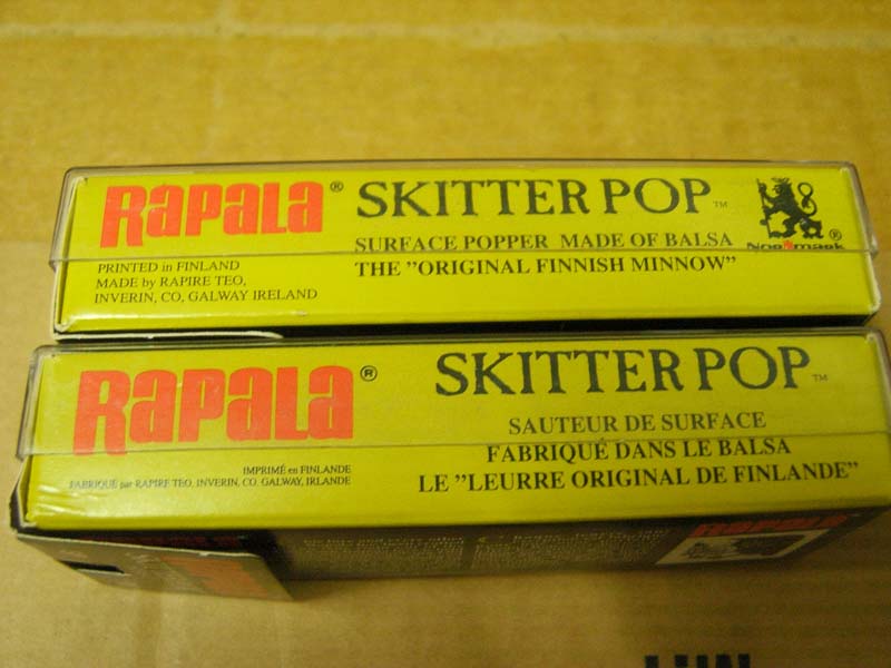 มาดูความแตกต่างของกล่องกันครับ ตัว FT ที่มีแผ่นพับสีขาว 
กล่องจะเป็นแบบกล่อง NORMARK(กล่องด้านบนที่