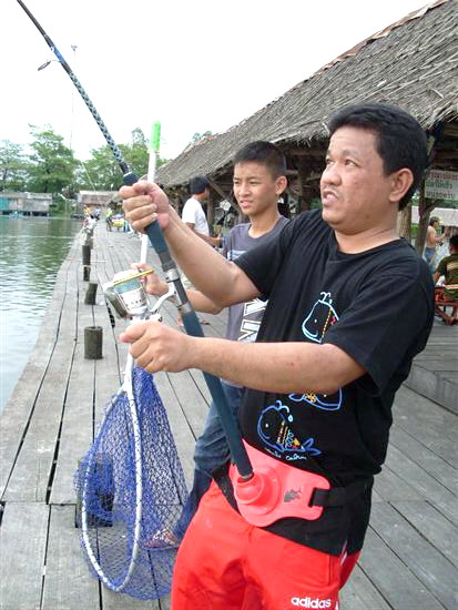 น้าเร้ดกำลังคิดว่ามันจะใหญ่แค่ไหน :laughing:
