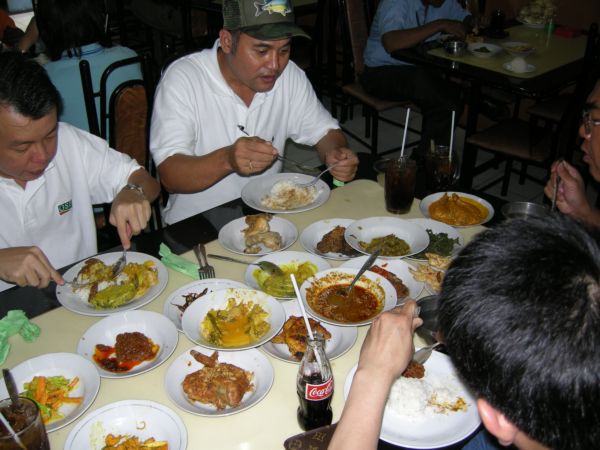 มาถึงร้านอาหารแบบลูกทุ่ง หรือเรียกว่าปาดังฟู้ด :love: