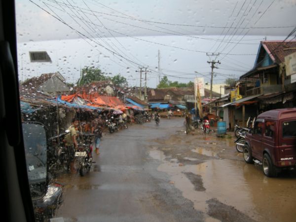 มีเฮ..ครับฝนตกครับท่าน...กรำแท้ๆ  :love:
ทำให้รถวิ่งช้าไปอีก :love: