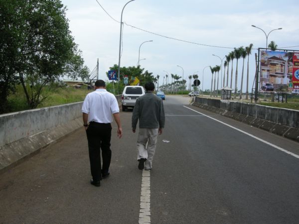 จาก 4 เหลือ 3 จะไปไหนกันดี เพราะพี่ใหญ่กับพี่เล็กจะกลับกรุงเทพพรุ่งนี้นี่นา.....ไปตกปลากันต่อดีกว่า.