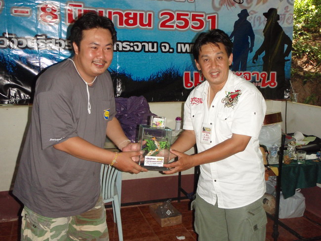 ได้เวลาแจกรางวัลกันแล้ว...
แชมป์ปลากระสูบ นน. 1.1 กก.....
น้าแบม บีมมี่...
 :grin: :grin: :grin: