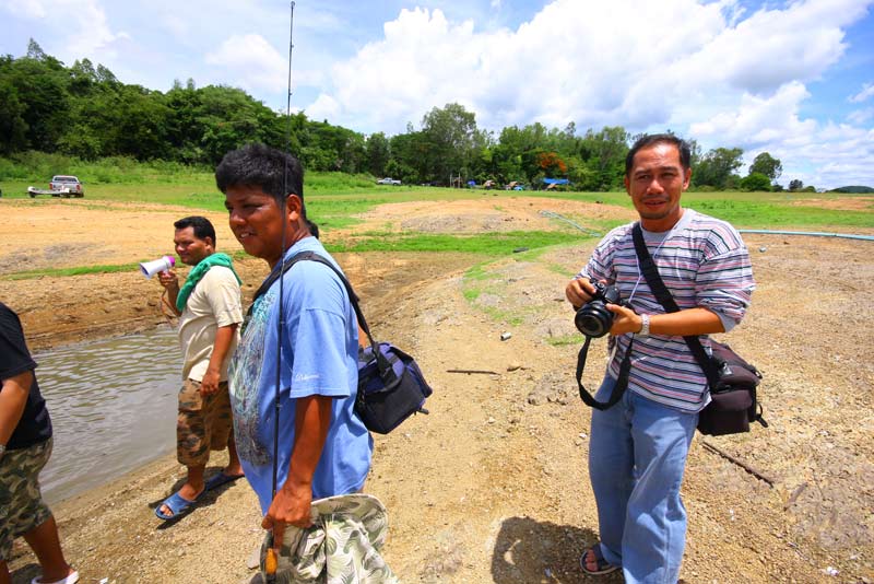 น้าใหญ่มัวแต่ถ่ายภาพยังไม่ยอมออกเรือ ต่อให้สมาชิกก่อน :grin: