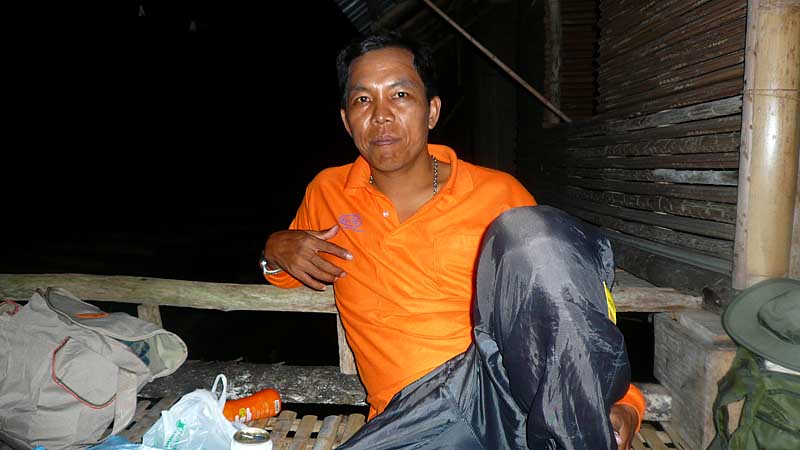 พี่ต้นเรานี่เนี้ยบตลอดเลยครับขนนาดจะนอนแล้วยังหล่อ แต่ดูจากใบหน้าผมว่าน่าจะคิดถึง
ใบหน้าฝรั่งแต่ตัว