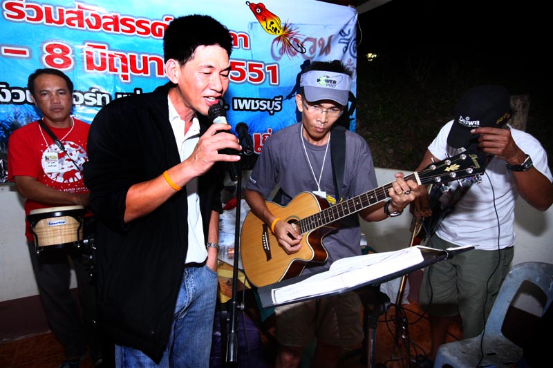 อีกท่านสุดหล่อเลย