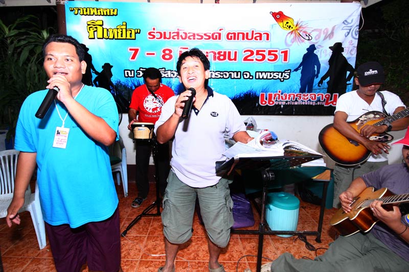 ใครไม่เคยเห็นครูเล็กแปดริ้วร้องเพลง วันนี้แหละ ทนสมาชิกเรียกร้องไม่ไหว