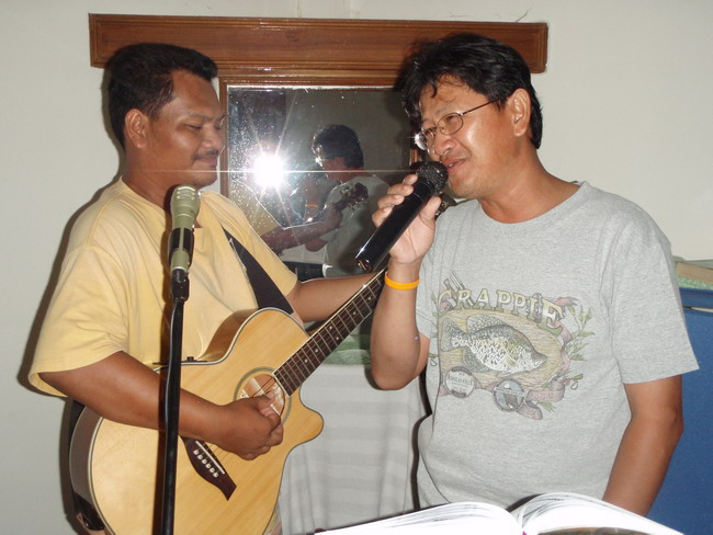 เตรียมร้องเพลงคู่ ชูชื่น....
 :laughing: :laughing: :laughing:
***เเต่เราก้อหา กัน จนเจออ...***
ฟ