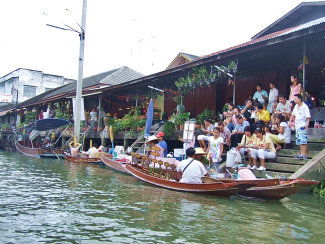 นี่ขนาดวันธรรมดานะครับเนี่ย