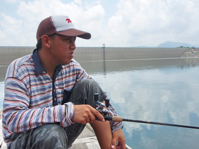 หันไปที่หัวเรือ ก้อเจอเข้าเต็ม ๆ .....
น้ามาด---เอิ้วววว แก นอนยังไงเนี่ย 10นาที ตื่นแล้ว....
น้าโ