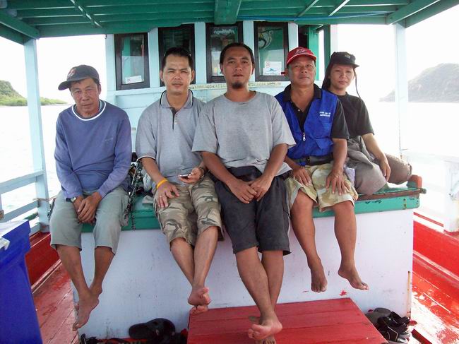 ทีมโต้คลื่น (หายไป 1คนหลับอยู่หลังเรือครับ)

สวัสดีครับ :grin: :grin: :grin: