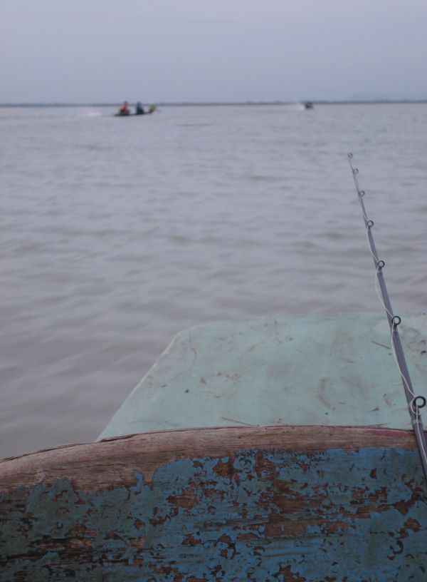 เรือลำผมออกทีหลังตามเรือน้าสิทธิ์