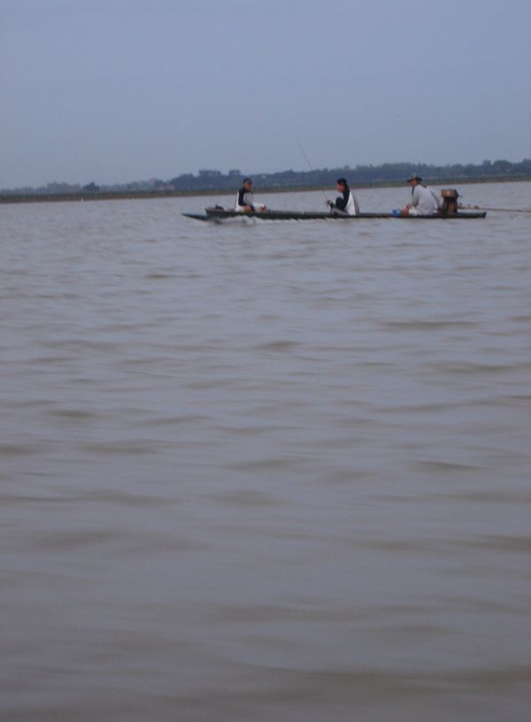 เห็นเรือน้าสิทธิ์กับน้าเบิดร์แว๊บ