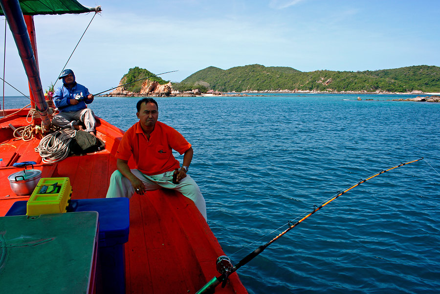 เราตัดสินใจว่าจะขยับไปที่หินกองเรือชน

สมาชิกบางคนเริ่มลุกขึ้นมาจากที่นอนแล้ว

คงจะเพิ่งนึกได้  