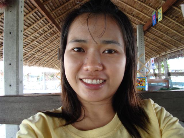 พอพี่ที่บ่อยกมาให้ หน้าตาเป็นแบบนี้คับ ยิ้มร่าเริงเลย  

เปลี่ยนจากหน้ามือเป็นหลังเท้าเลยคับ  

