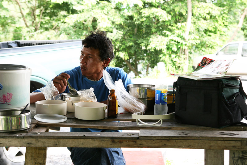 ส่วนคนนี้กินอีกแล้ว
 :laughing: :laughing: :laughing: :laughing: