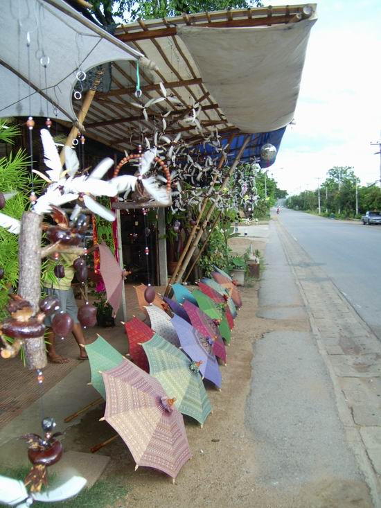 สุดท้ายกับของสวยๆงามๆที่หน้าพระธาตุลำปางหลวงครับ

 :love: :love: :love: