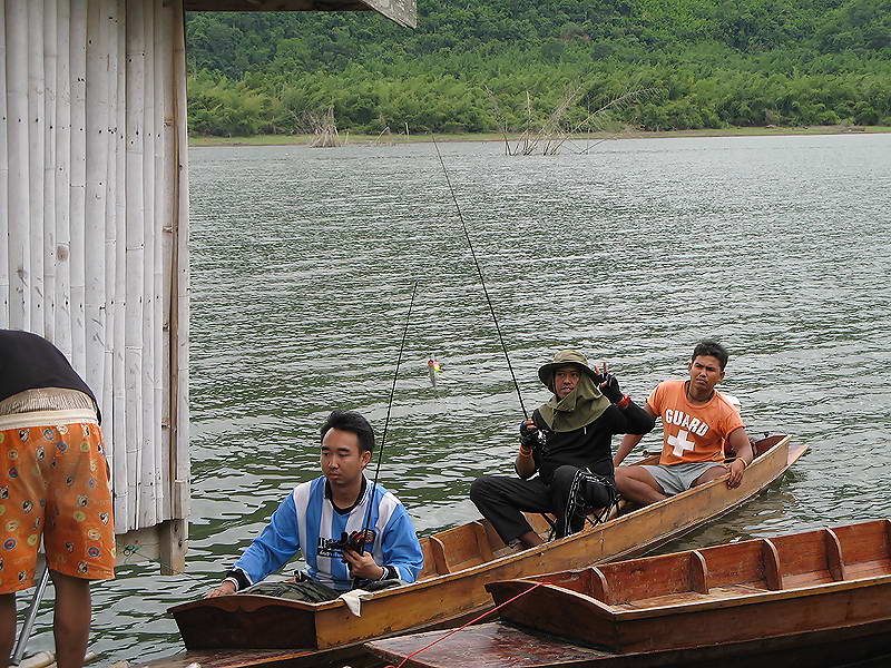 ซ่อนไรในเรือจ๊ะ  :laughing: :laughing: :laughing: