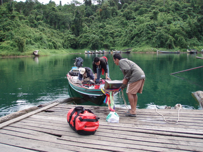 นัดคนเรือไว้ตี5

แต่ไปถึงเกือบ 8 โมงเช้า

นั่งรถซะตูดเบี้ยวเลยครับ

ค่าเรือไป-กลับ คลองแสง 450