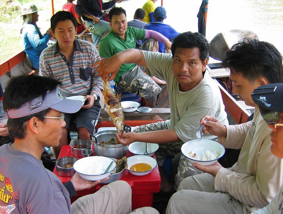 ช่วงชุลมุนครับ ใครเป็นใครก็ดูเอาเองครับ

   :umh: :umh: