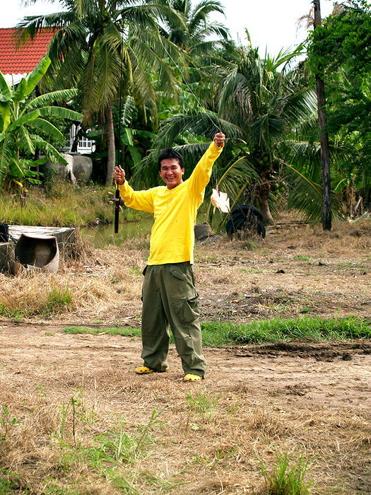 ปิดท้ายด้วยภาพนี้


เค้าให้ไปตกปลากระพง แต่นี่ไปสอยพาทับทิมเฉย  :angry:  :laughing: :laughing: