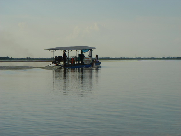 เป็นเรือนักท่องเที่ยวคร๊าบ. :grin: :laughing: :grin: